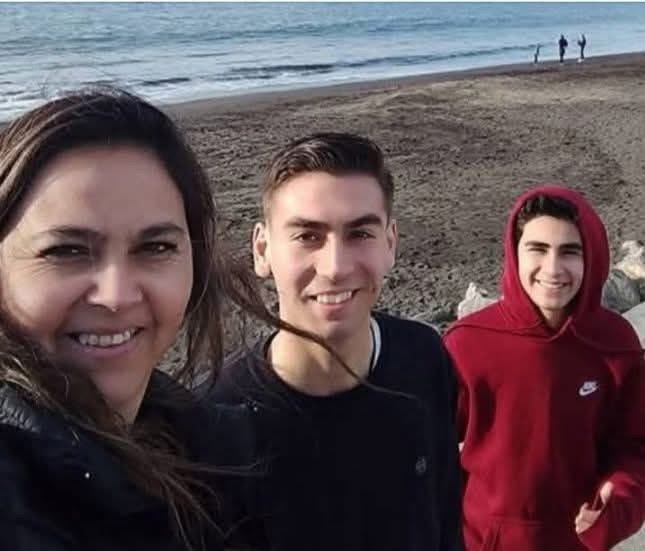HERMANOS PIERDEN LA VIDA POR SALVAR A SU MADRE DE AHOGARSE - Analiza Maule