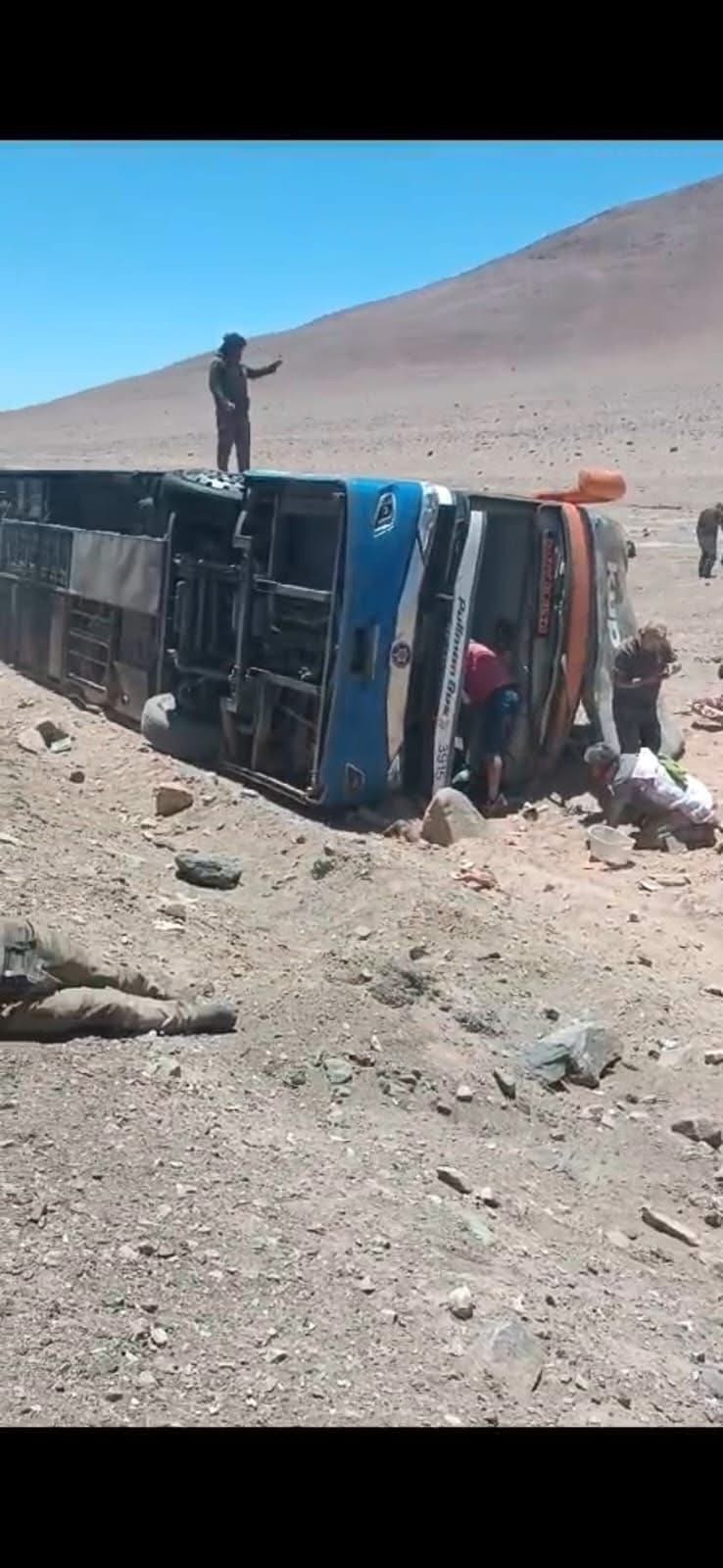 DOS FALLECIDOS, 40 LESIONADOS Y DOS ATRAPADOS EN ACCIDENTE DE BUS EN ...