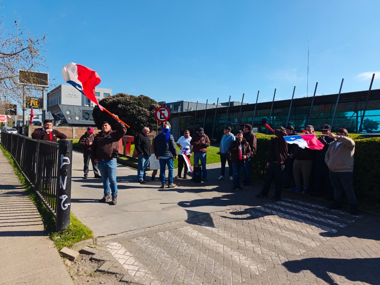 TRABAJADORES DE EMPRESA DE BUSES LÍNATAL INICIAN HUELGA POR AUMENTO DE REMUNERACIONES